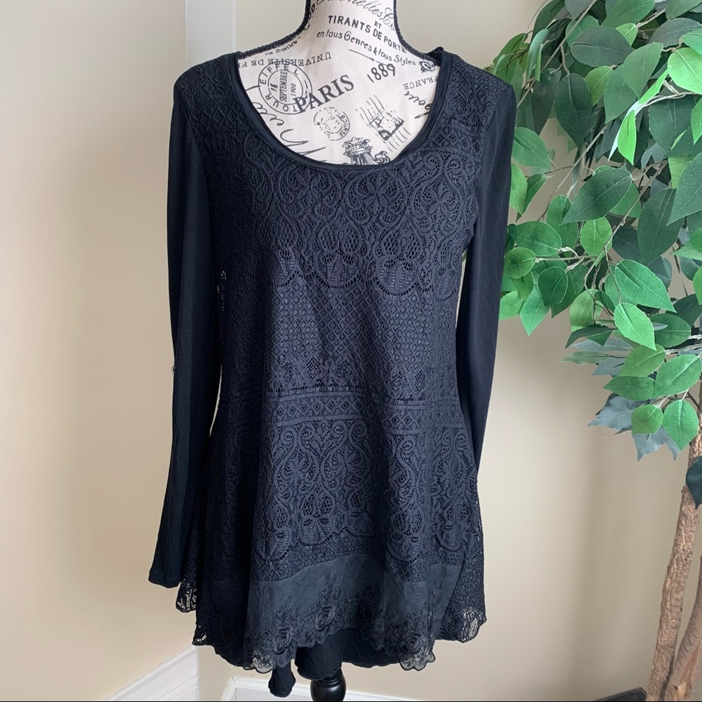 Neiman Marcus Lace Long Sleeve Flare Top Black Sz S